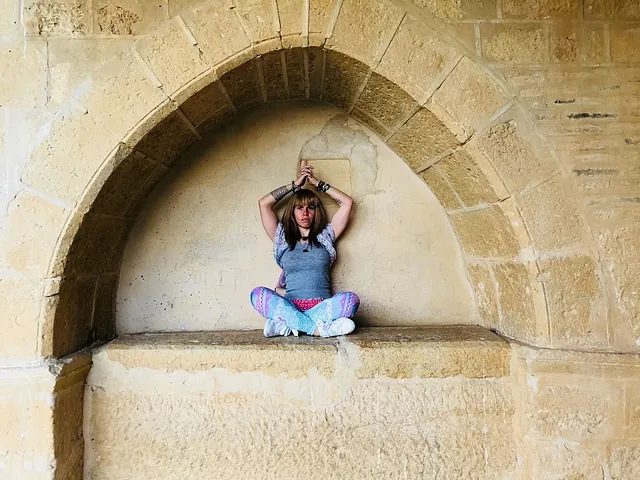 Apsarah Yoga mujer meditando